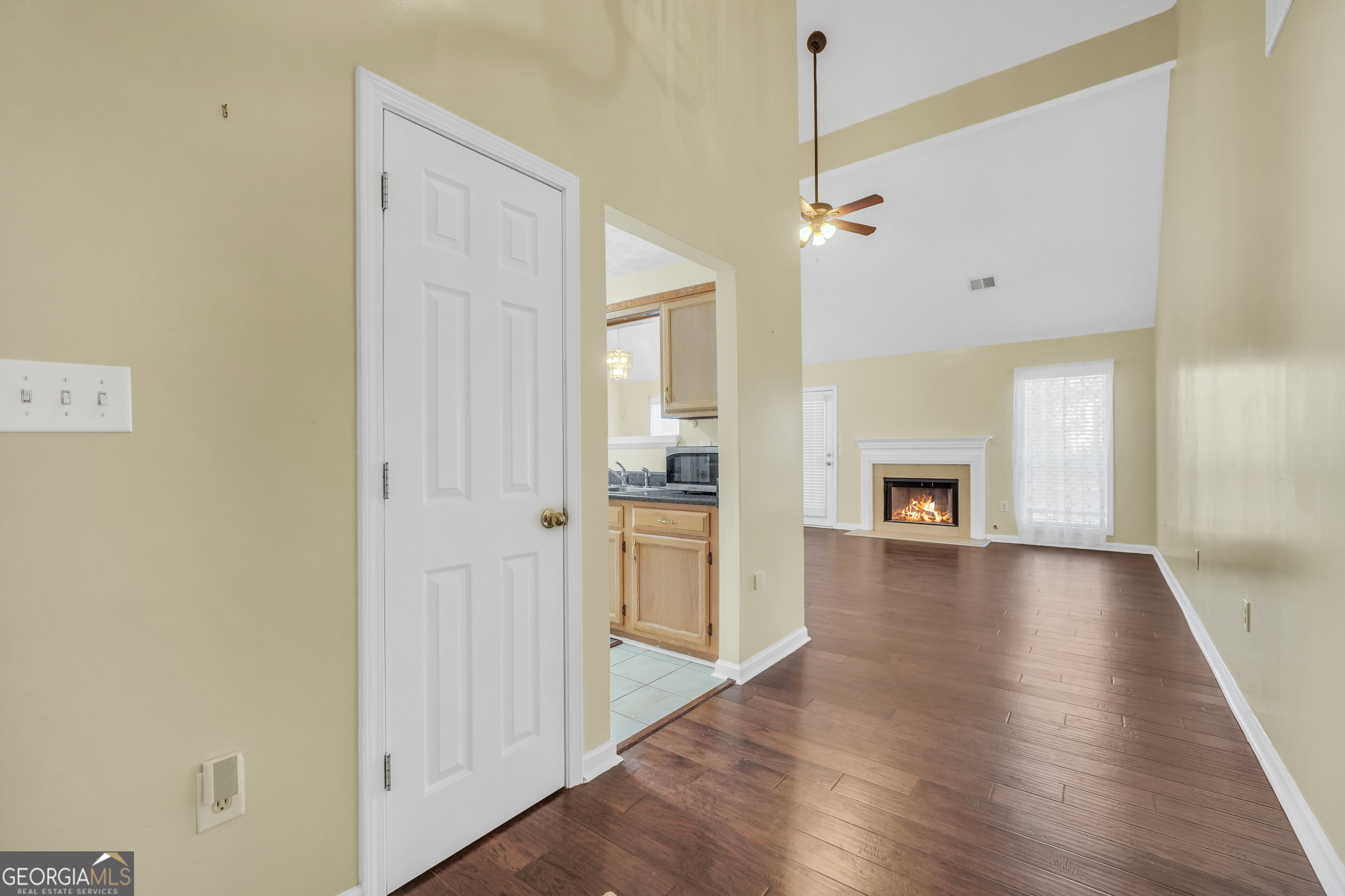 9247 Ryan Ridge Court Jonesboro, GA 30238 - Photo 3 of 36 Foyer