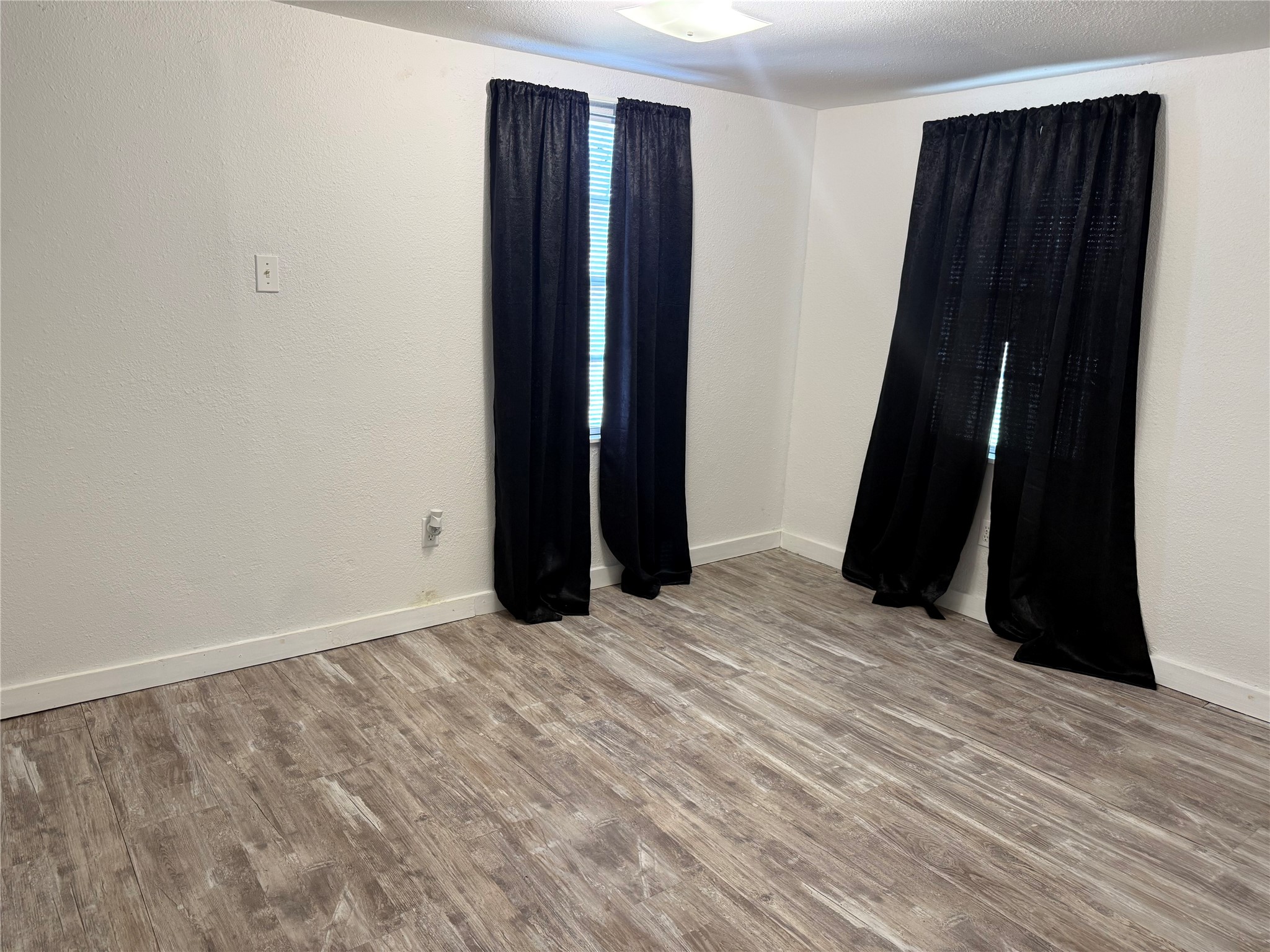 909 East Market Street Lockhart, TX 78644 - Photo 13 of 19 a view of an empty room