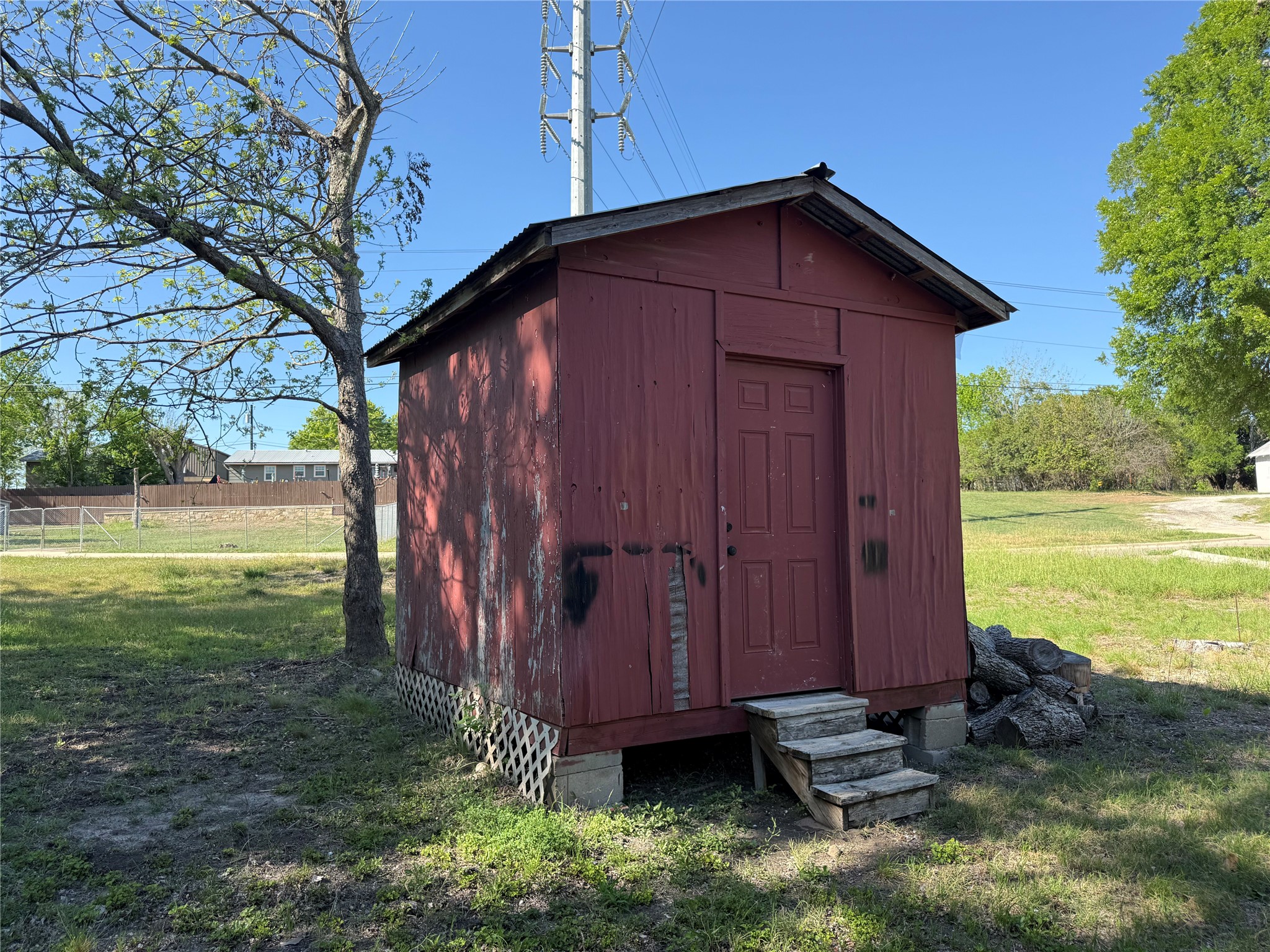 909 East Market Street Lockhart, TX 78644 - Photo 15 of 19 a view of a house with a yard
