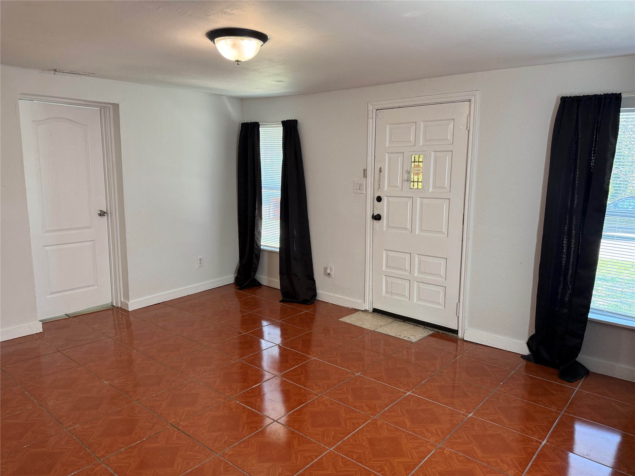 909 East Market Street Lockhart, TX 78644 - Photo 4 of 19 an empty room with windows and closet
