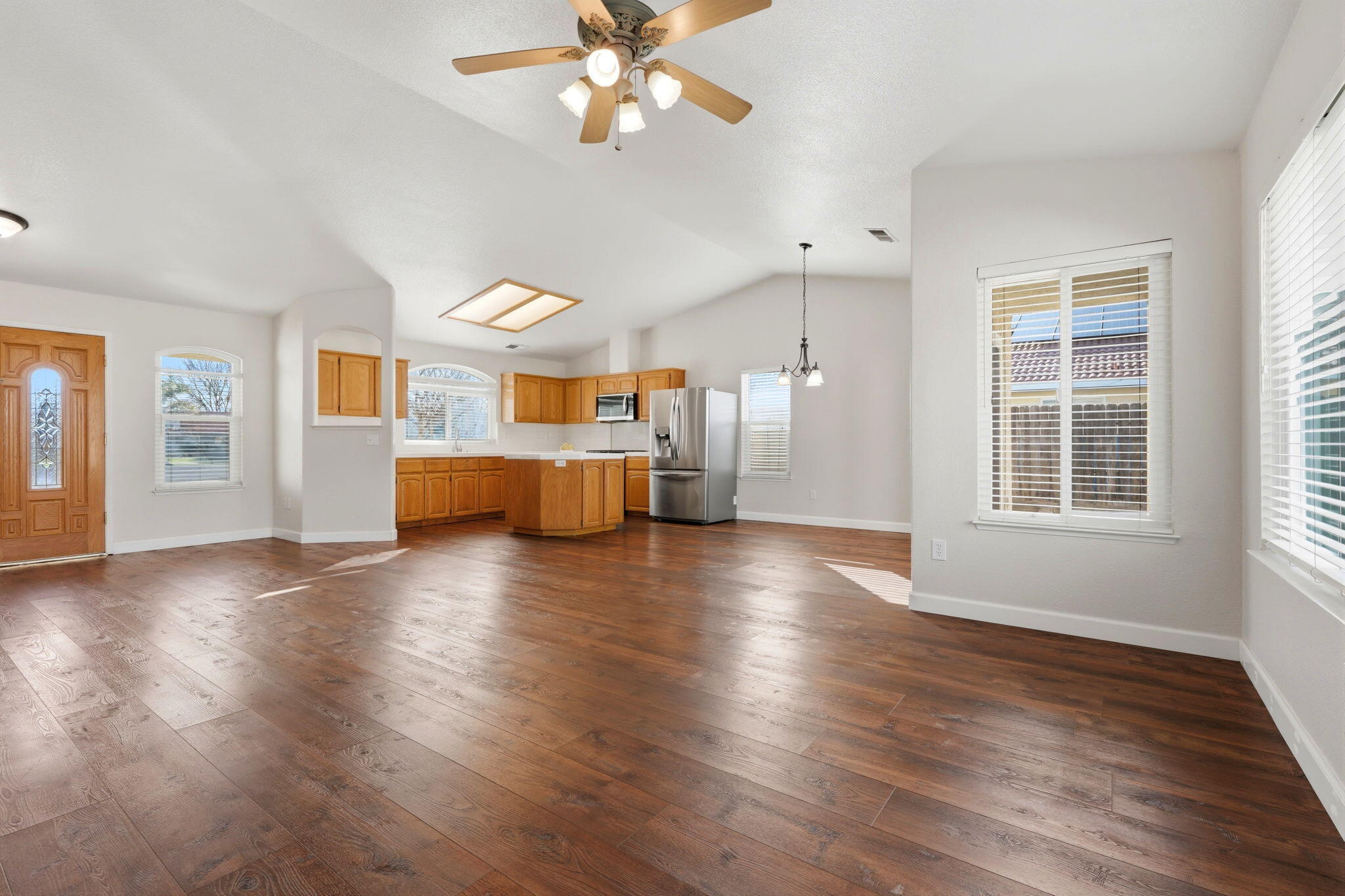952 Scotland Street Lemoore, CA 93245 - Photo 19 of 53 Living Area