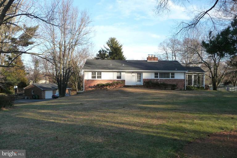 1525 Crowell Road Vienna, VA 22182 - Photo 1 of 15 Exterior (Front)