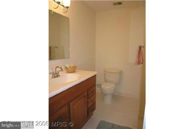 1525 Crowell Road Vienna, VA 22182 - Photo 2 of 15 Bath
