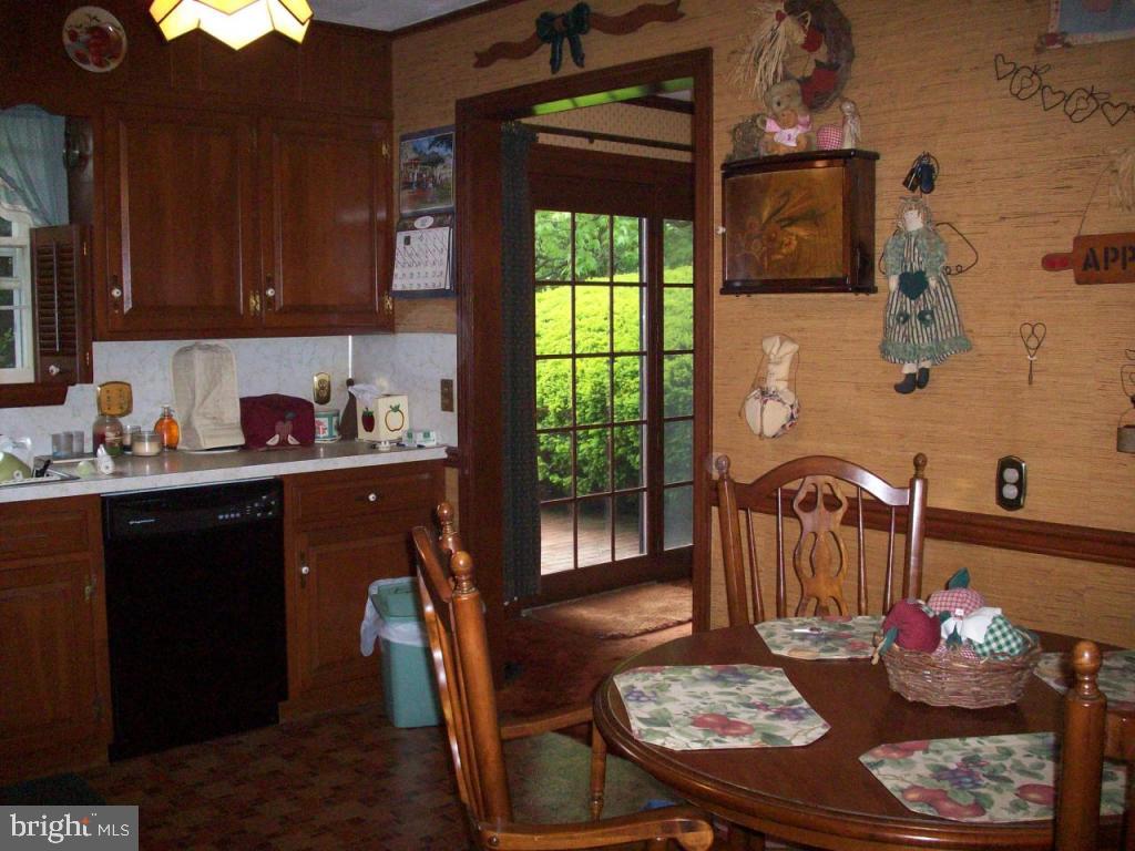 135 West Sun Hill Road Manheim, PA 17545 - Photo 4 of 15 Gallery Image 4