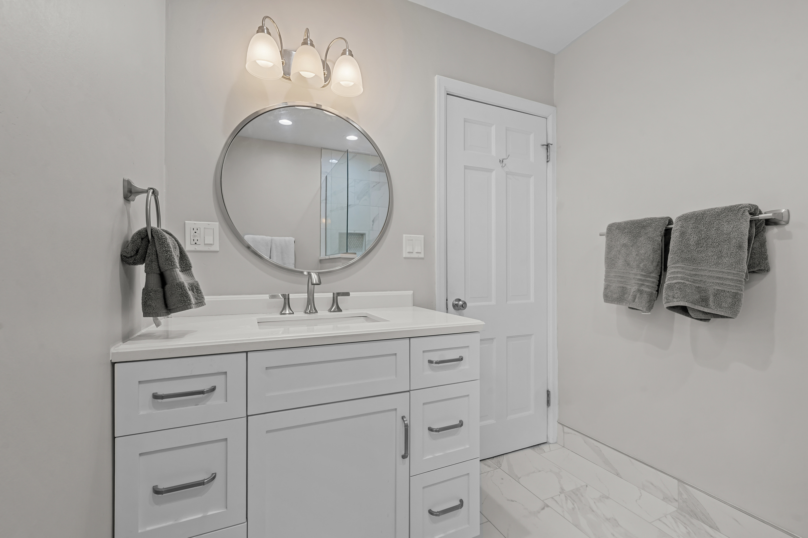 1010 South Green Bay Road Lake Forest, IL 60045 - Photo 15 of 25 a bathroom with a sink and a mirror