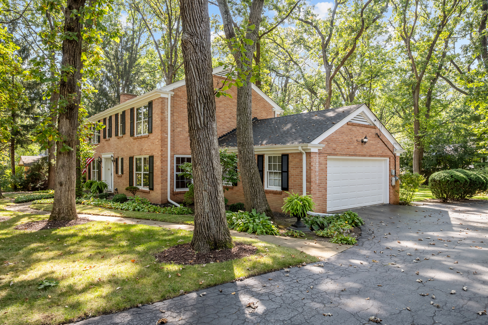 1010 South Green Bay Road Lake Forest, IL 60045 - Photo 2 of 25 a front view of a house with garden