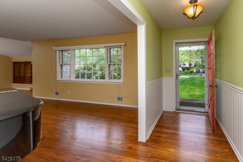 19 Floral Road Flemington, NJ 08822 - Photo 4 of 32