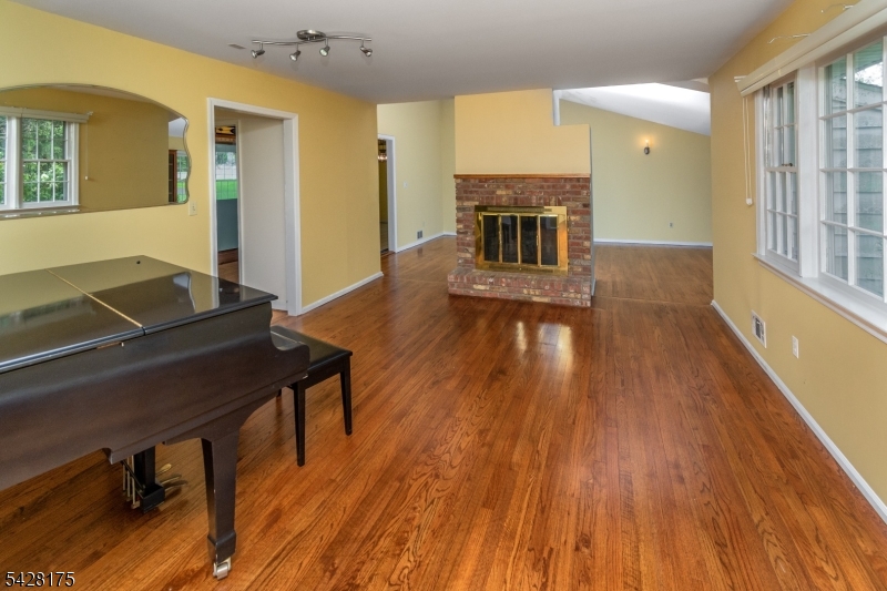 19 Floral Road Flemington, NJ 08822 - Photo 5 of 32