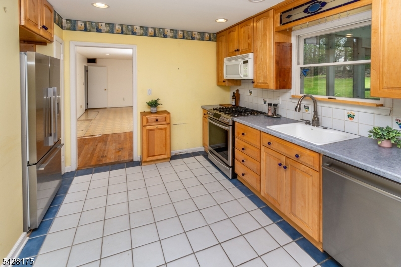 19 Floral Road Flemington, NJ 08822 - Photo 9 of 32