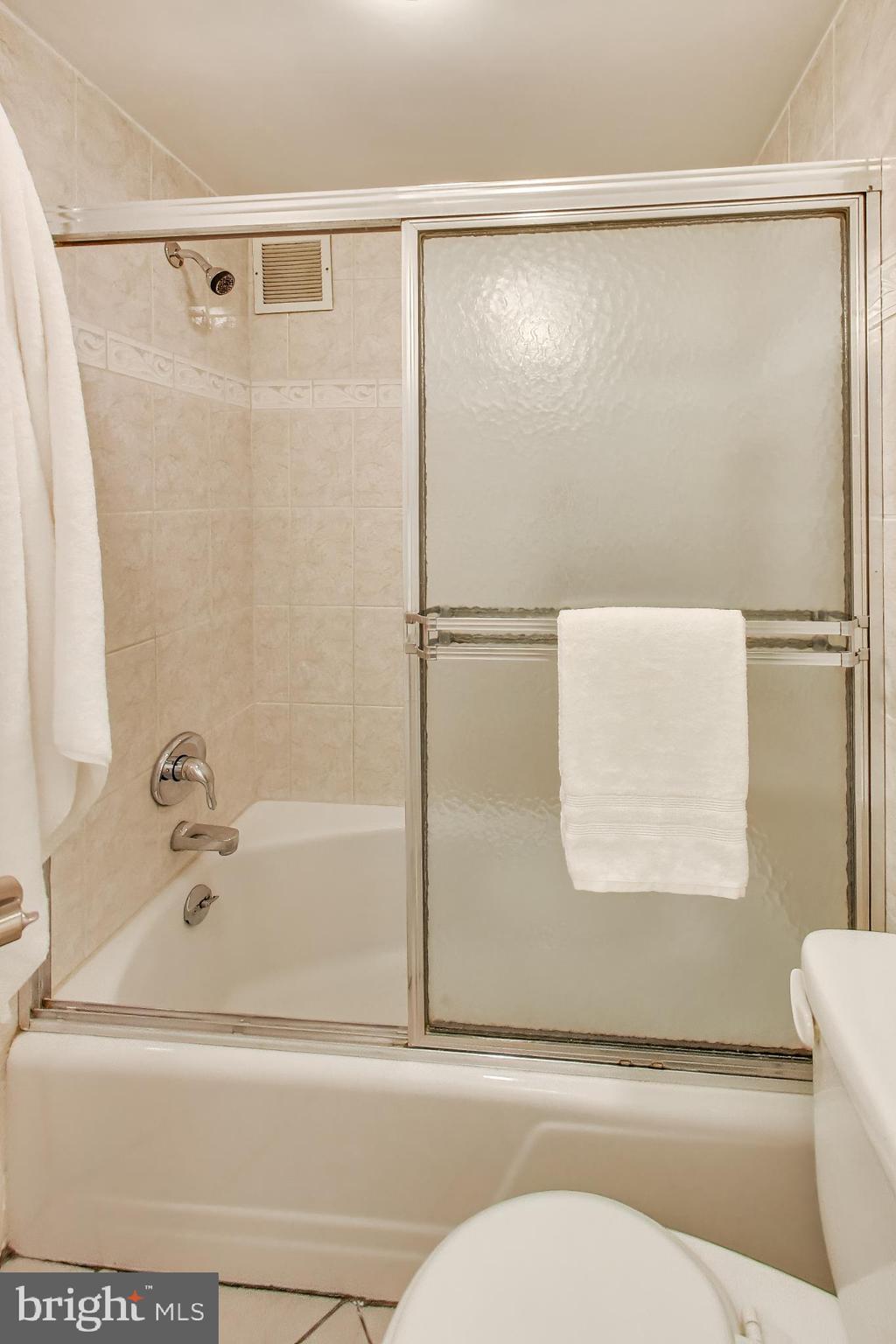 2501 Calvert Street Northwest, Unit 103 Washington, DC 20008 - Photo 22 of 48 Gallery Image 22
