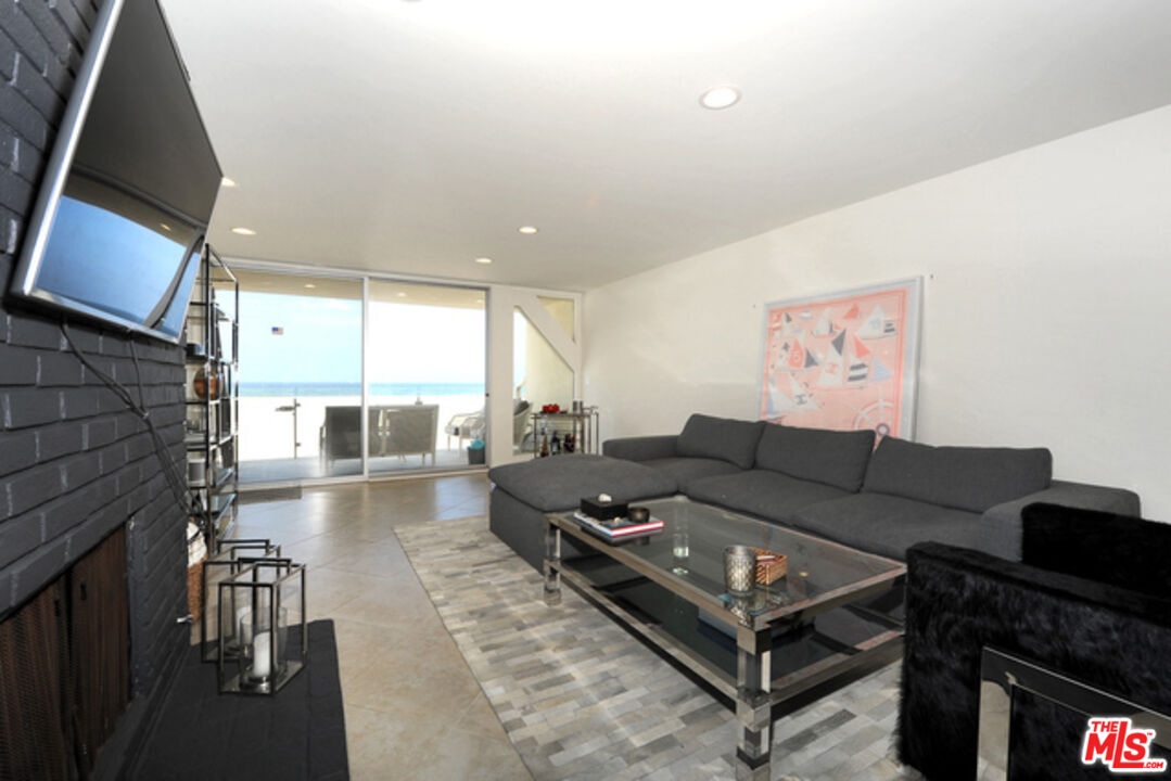 4 Lighthouse Street, Unit 5 Marina del Rey, CA 90292 - Photo 3 of 25