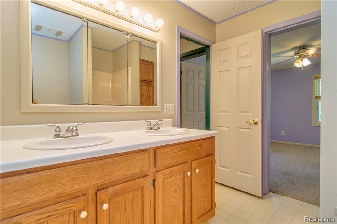 21820 Otter Road Belleville, MI 48111 - Photo 17 of 34 _DSC7400Enfused.jpg