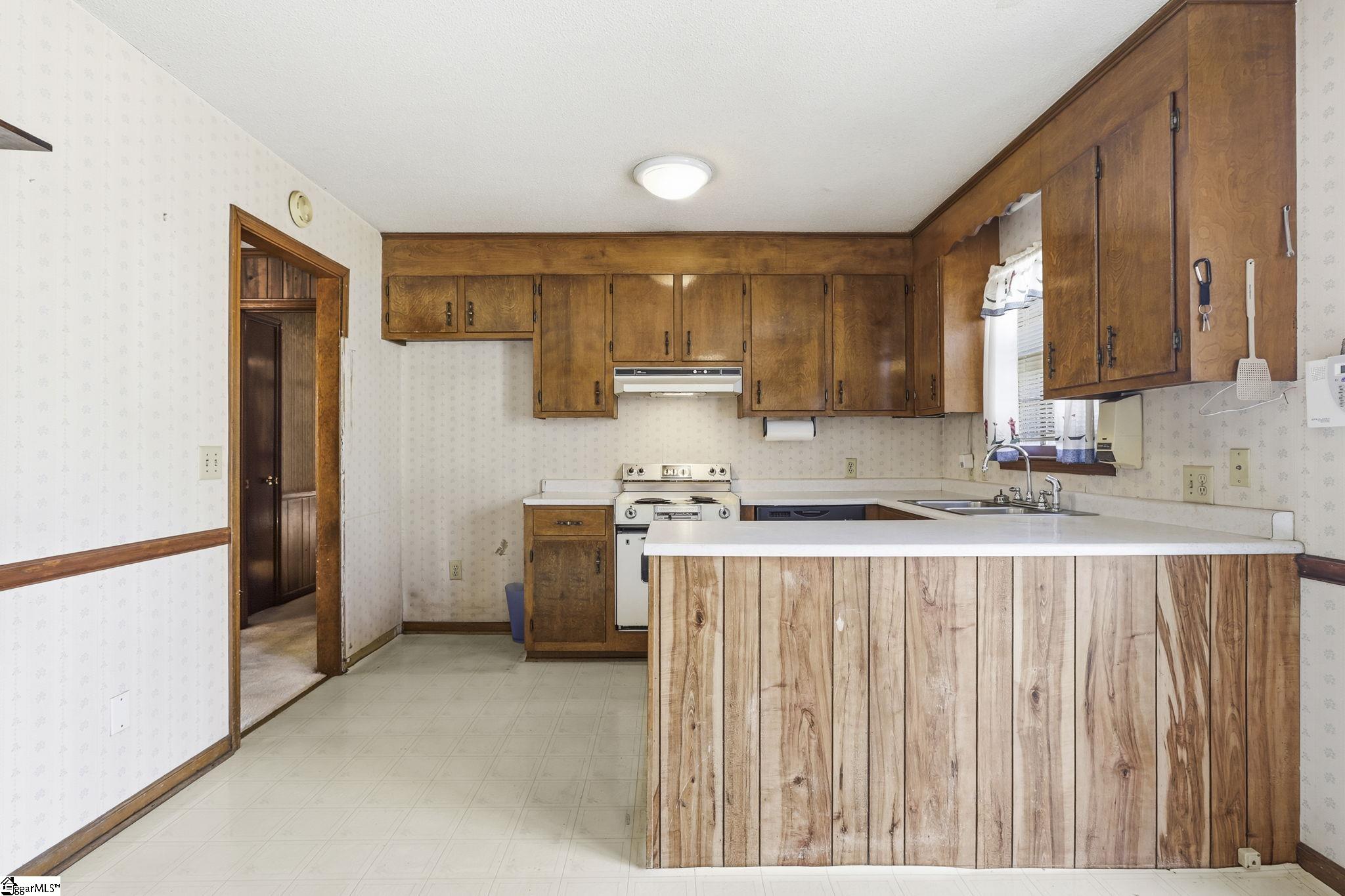 305 Vine Hill Road Greenville, SC 29607 - Photo 14 of 39