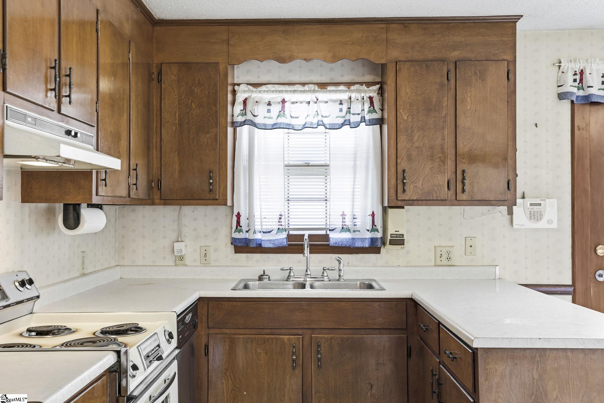 305 Vine Hill Road Greenville, SC 29607 - Photo 16 of 39