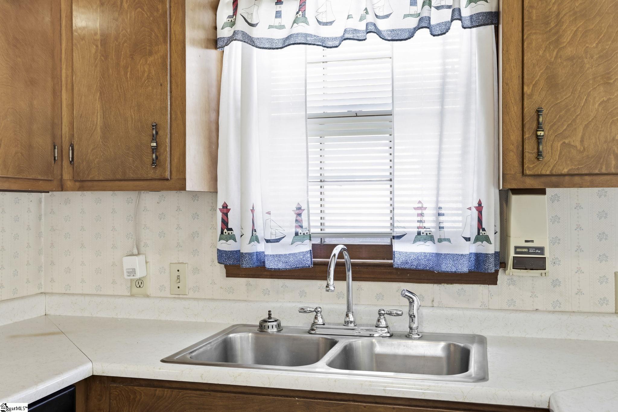 305 Vine Hill Road Greenville, SC 29607 - Photo 18 of 39