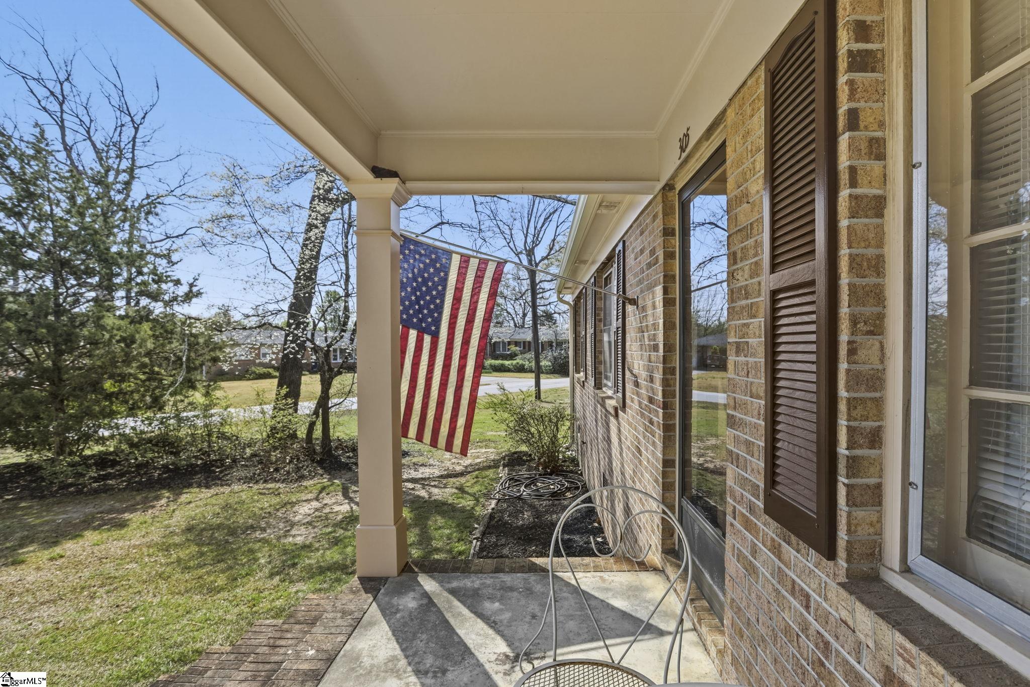 305 Vine Hill Road Greenville, SC 29607 - Photo 3 of 39