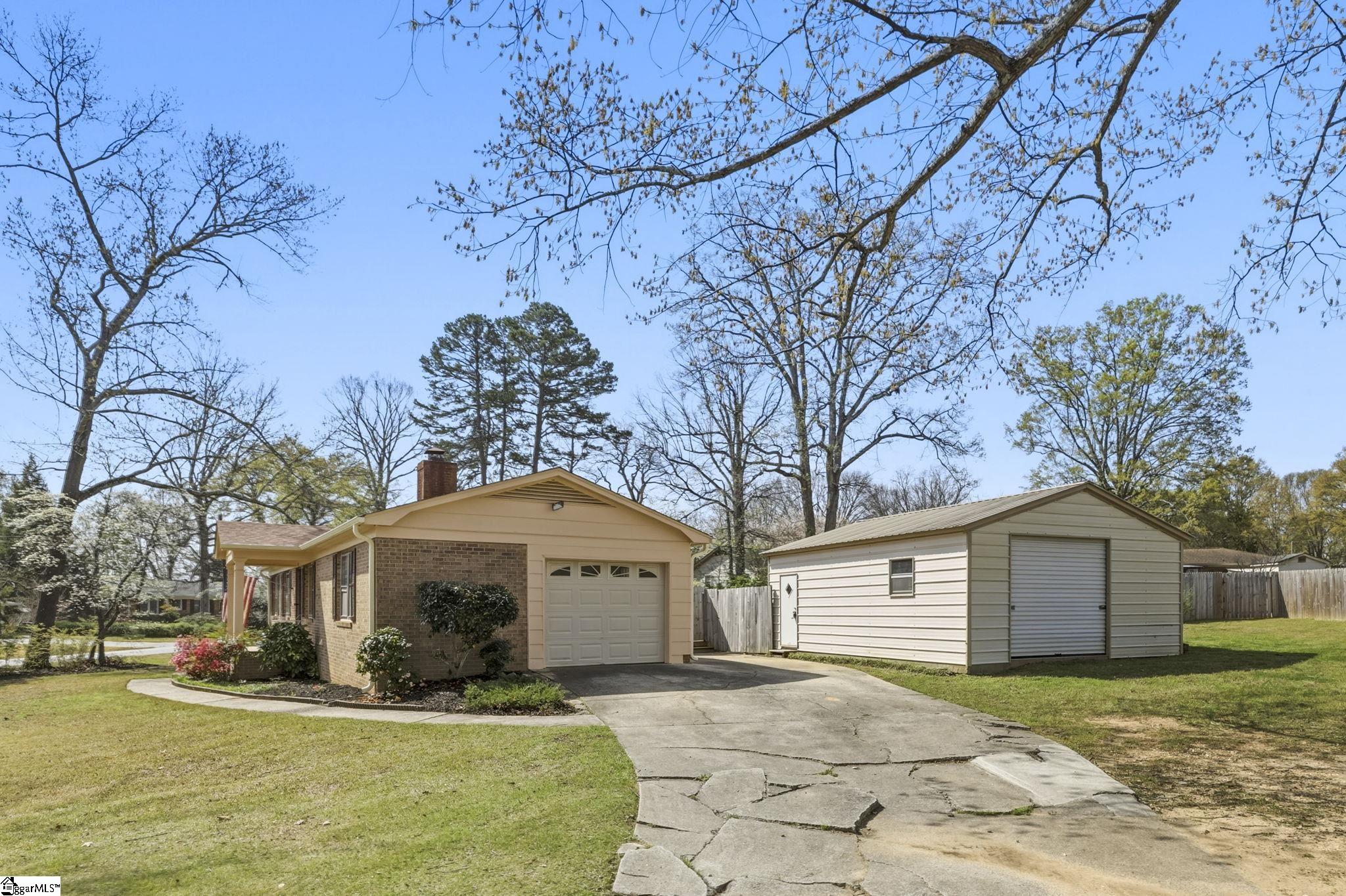 305 Vine Hill Road Greenville, SC 29607 - Photo 6 of 39