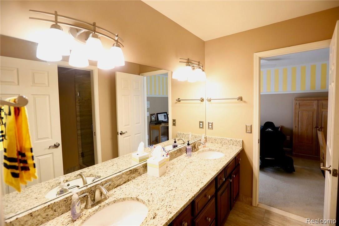 5726 Kirkridge Trail Rochester, MI 48306 - Photo 19 of 31 19.jpg