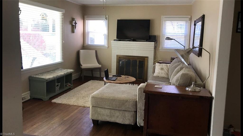 2220 Lane Road Greensboro, NC 27408 - Photo 3 of 11 Living room from entrance