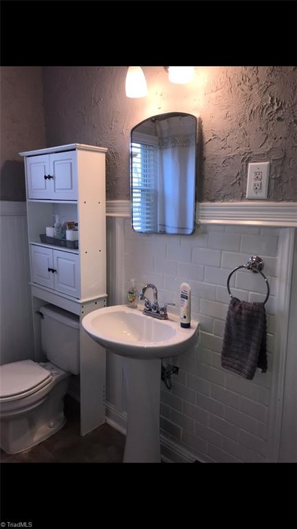 2220 Lane Road Greensboro, NC 27408 - Photo 7 of 11 Bathroom