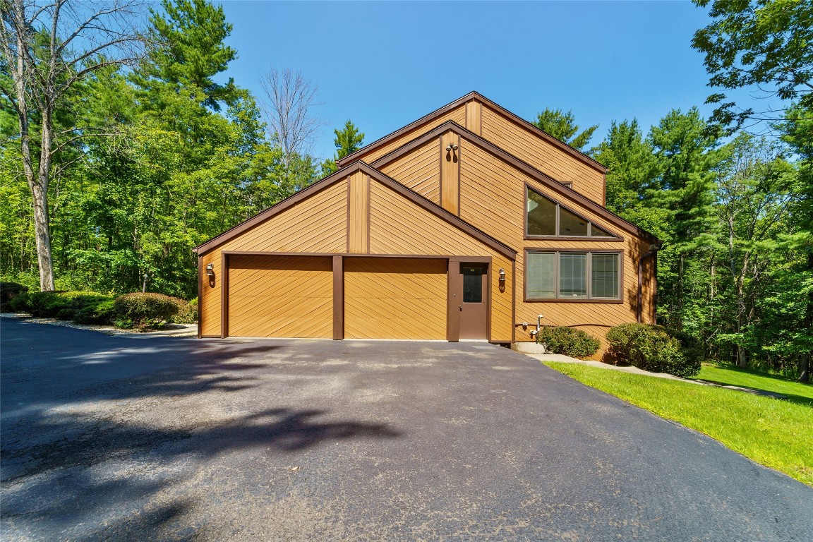 927 Jensen Road Vestal, NY 13850 - Photo 3 of 43 Gallery Image 3