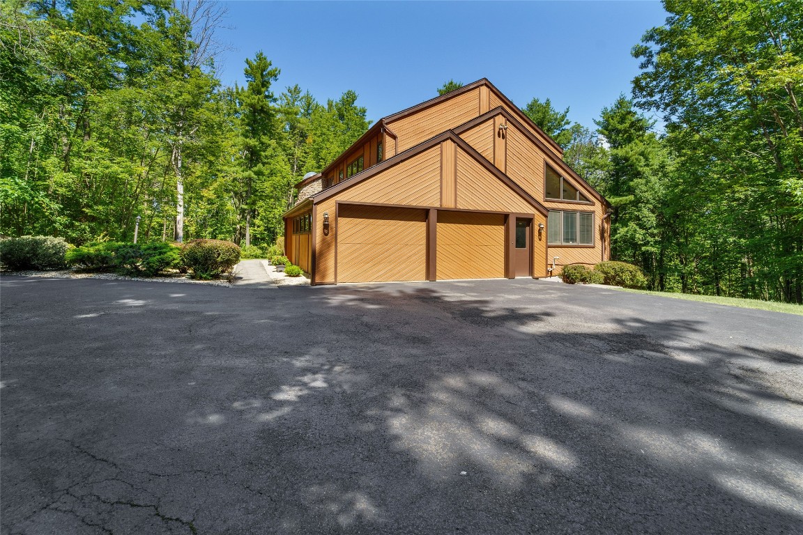 927 Jensen Road Vestal, NY 13850 - Photo 4 of 43 Gallery Image 4