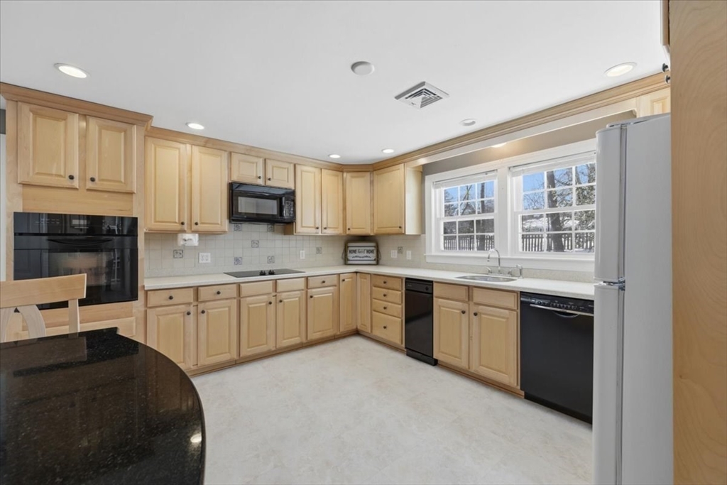 130 Braemoor Road Brockton, MA 02301 - Photo 12 of 42