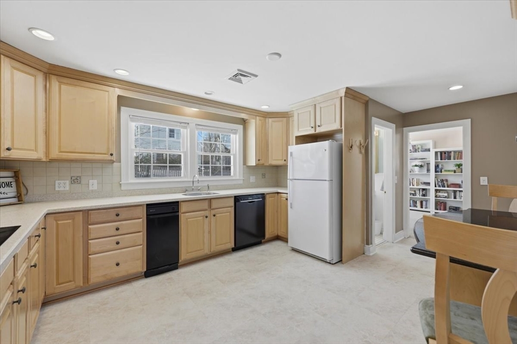 130 Braemoor Road Brockton, MA 02301 - Photo 14 of 42