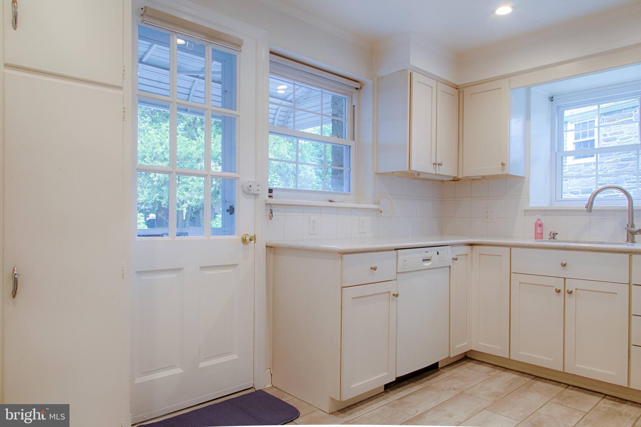 3903 Netherfield Road Philadelphia, PA 19129 - Photo 11 of 42 Kitchen