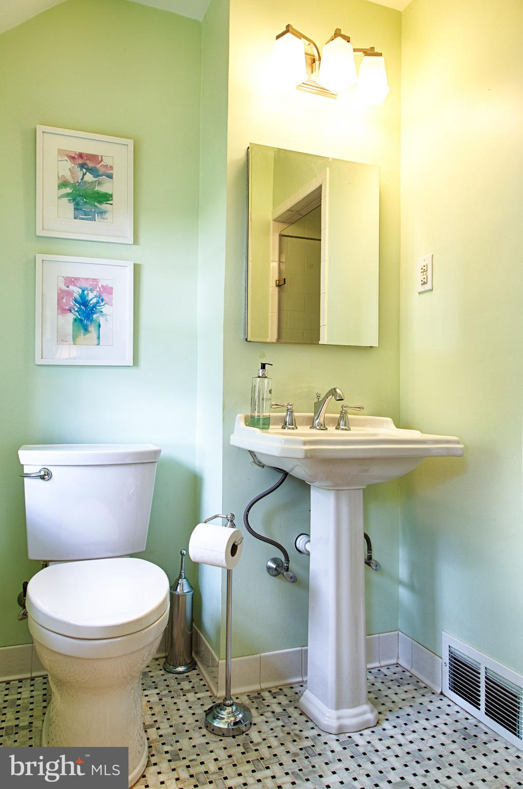 3903 Netherfield Road Philadelphia, PA 19129 - Photo 20 of 42 Primary ensuite