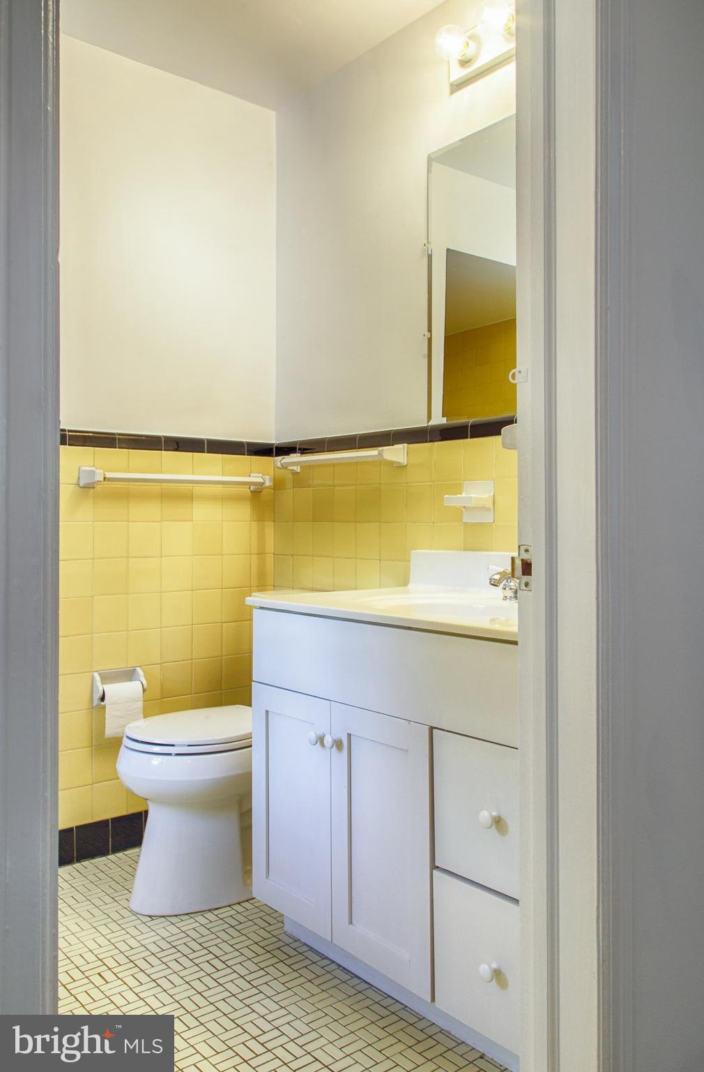 3903 Netherfield Road Philadelphia, PA 19129 - Photo 28 of 42 2nd floor hall bathroom