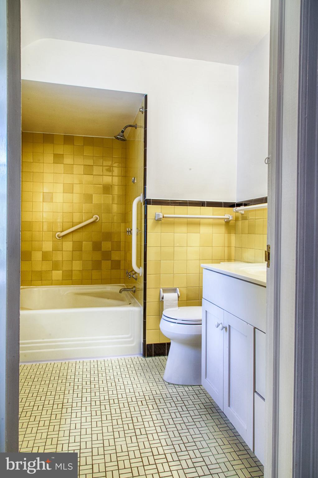 3903 Netherfield Road Philadelphia, PA 19129 - Photo 29 of 42 2nd floor hall bathroom