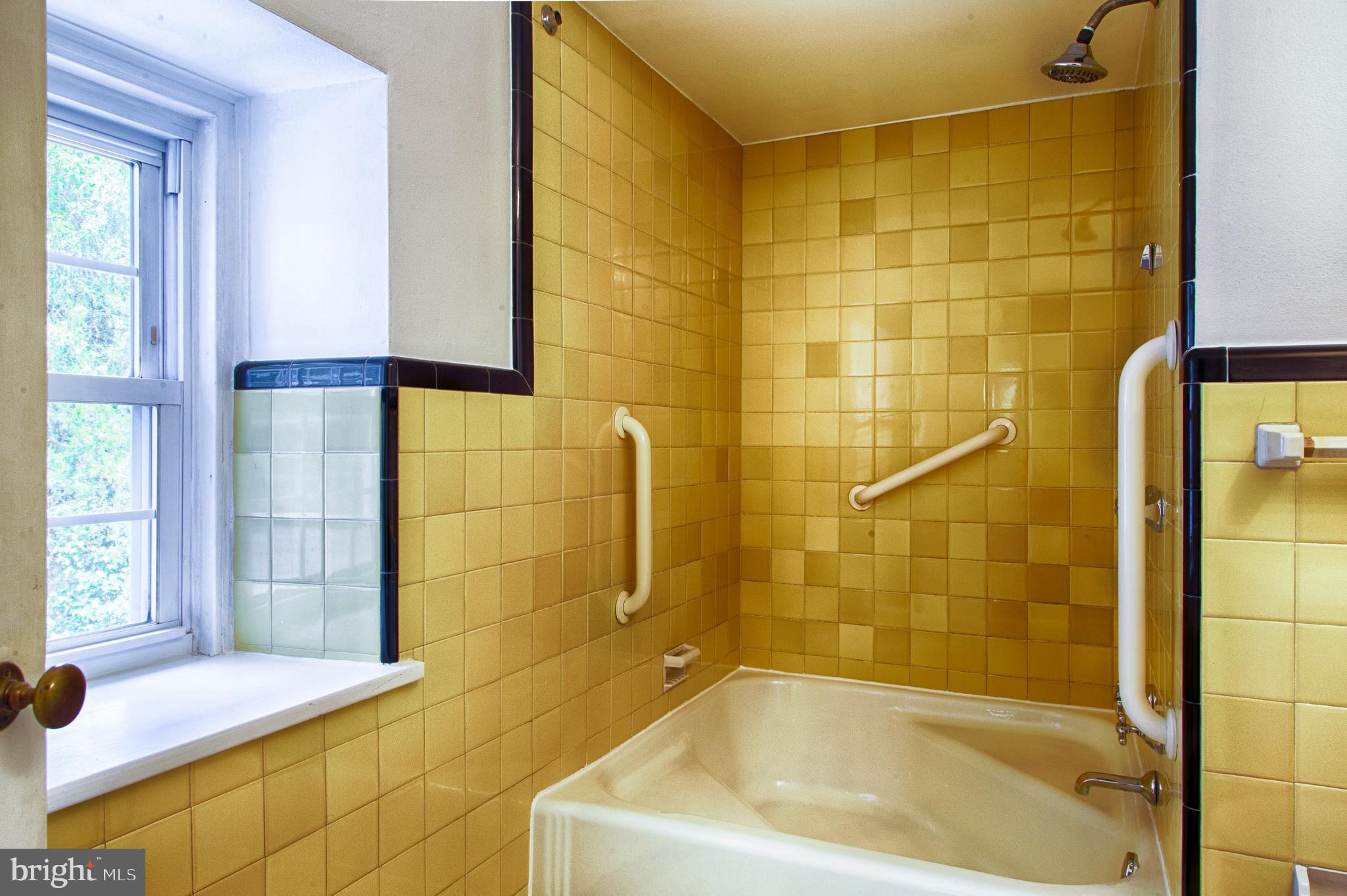 3903 Netherfield Road Philadelphia, PA 19129 - Photo 30 of 42 2nd floor hall bathroom