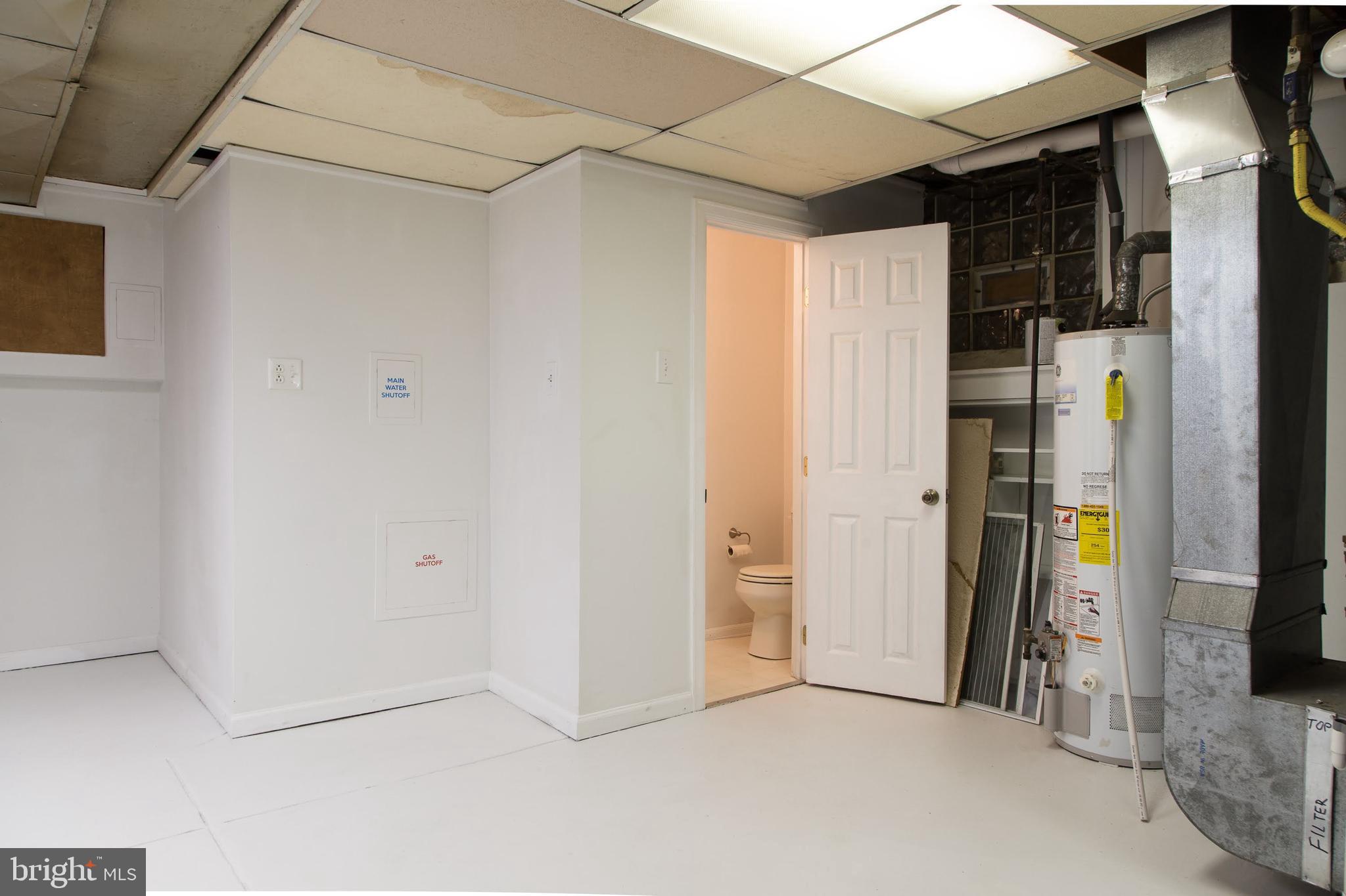 3903 Netherfield Road Philadelphia, PA 19129 - Photo 35 of 42 basement powder room