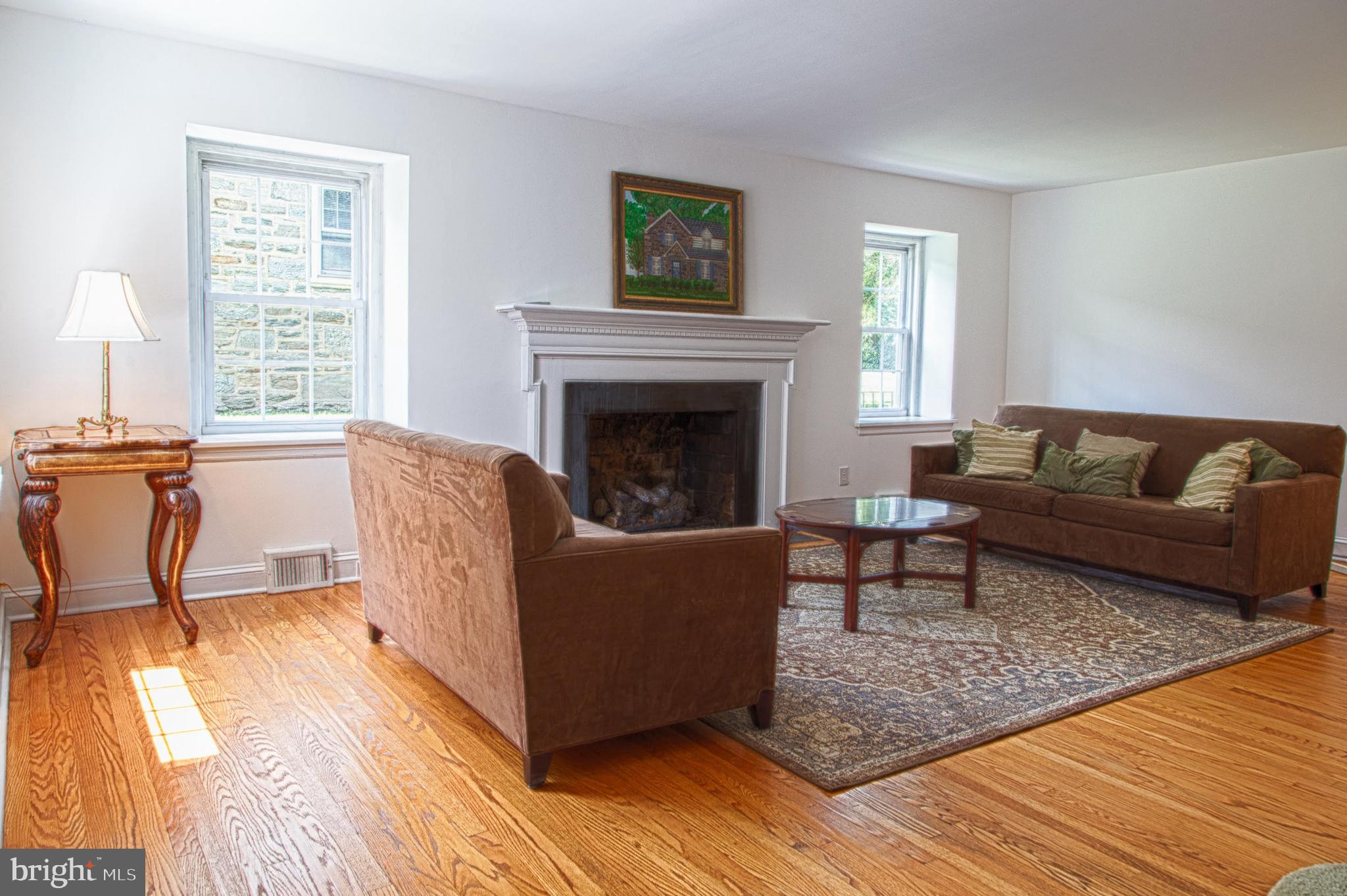 3903 Netherfield Road Philadelphia, PA 19129 - Photo 6 of 42 Living room