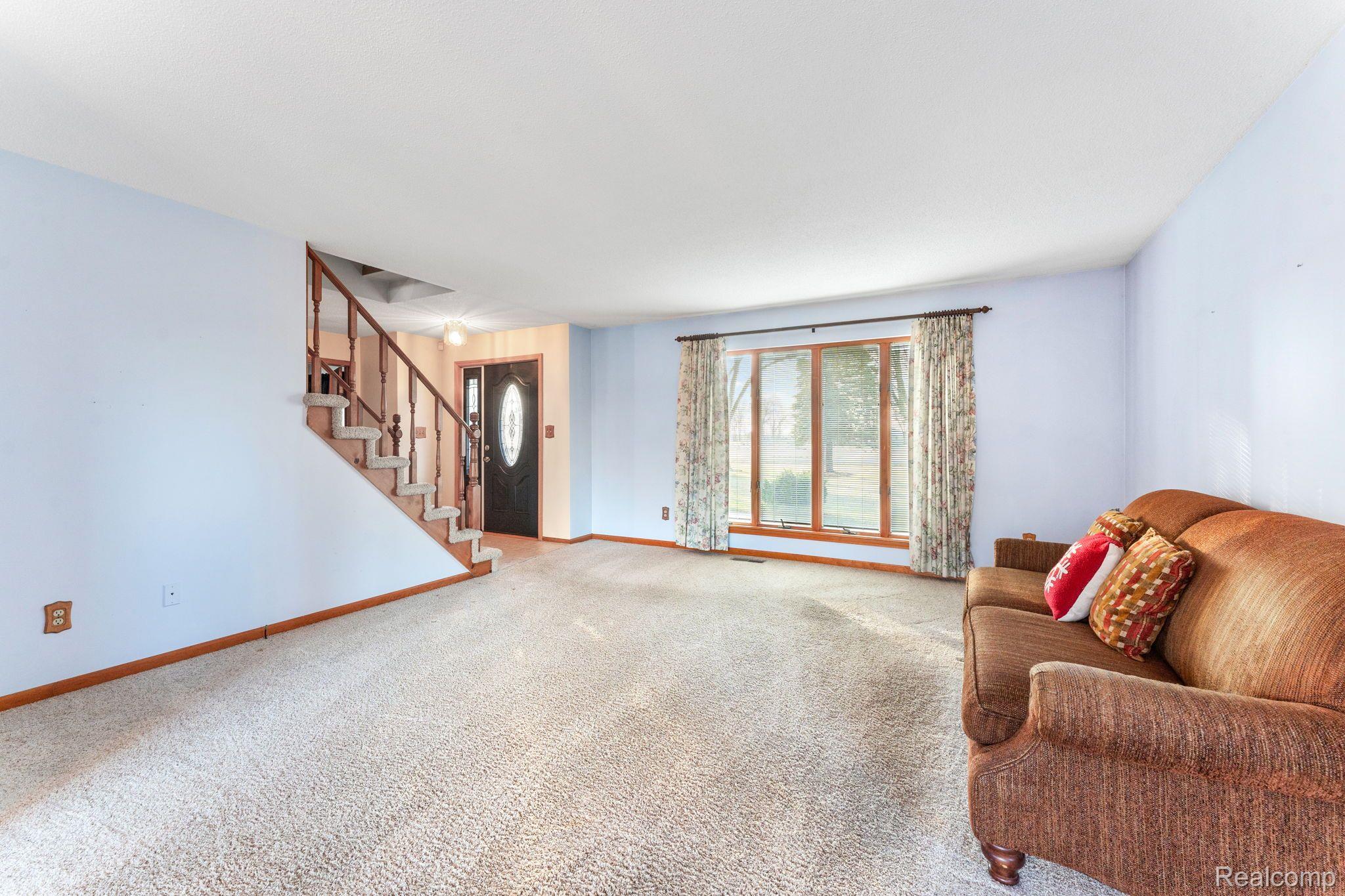 9212 West Albain Road Ida, MI 48140 - Photo 16 of 46 LIVING ROOM