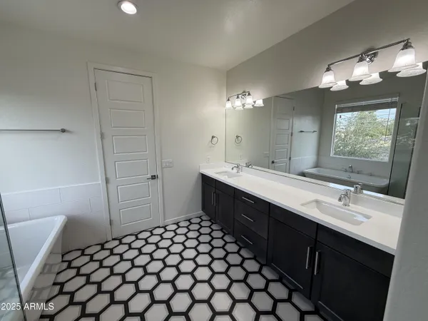 $699,900 | 1555 East Ocotillo Road, Unit 20, Phoenix, AZ 85014