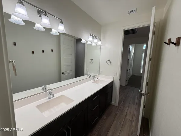 $699,900 | 1555 East Ocotillo Road, Unit 20, Phoenix, AZ 85014