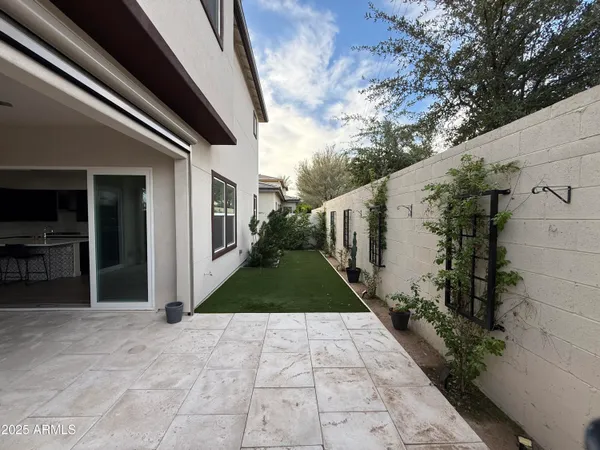 $699,900 | 1555 East Ocotillo Road, Unit 20, Phoenix, AZ 85014