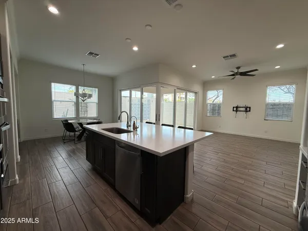 $699,900 | 1555 East Ocotillo Road, Unit 20, Phoenix, AZ 85014