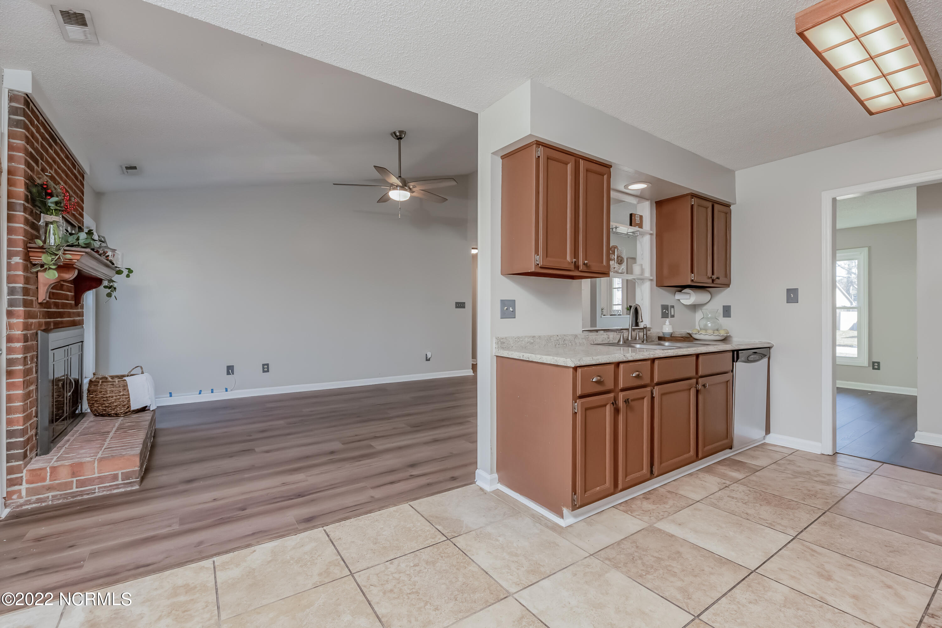 108 Raintree Circle Jacksonville, NC 28540 - Photo 11 of 34 14KITCHEN