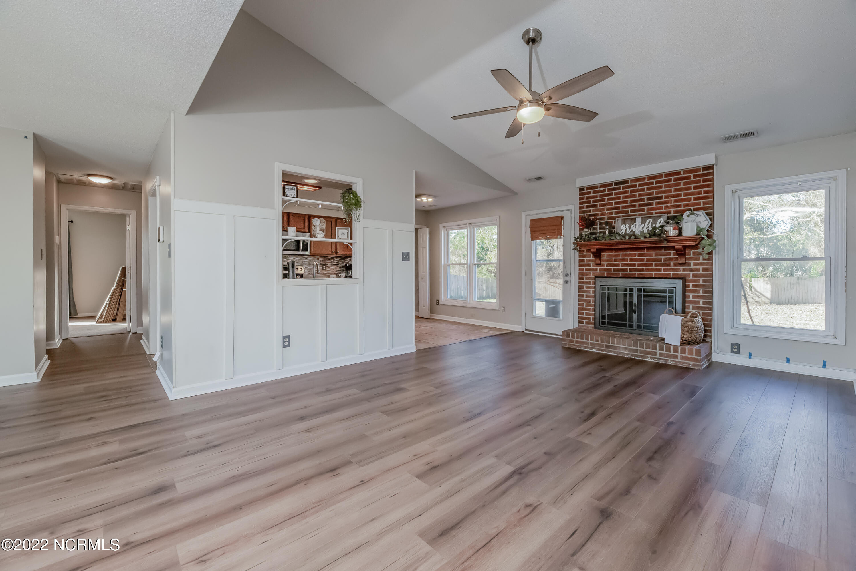 108 Raintree Circle Jacksonville, NC 28540 - Photo 3 of 34 6LIVING