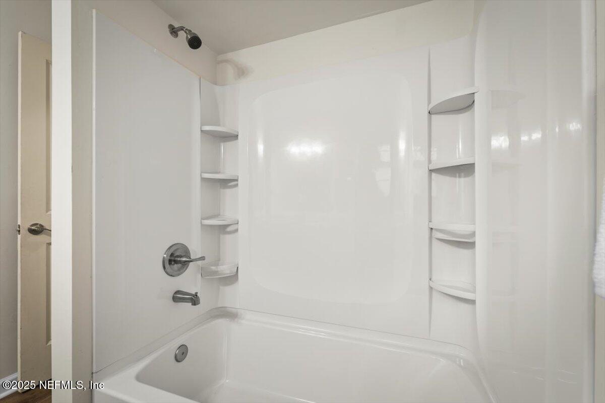 2608 Ridgecrest Avenue Orange Park, FL 32065 - Photo 22 of 46 Upstairs Bath