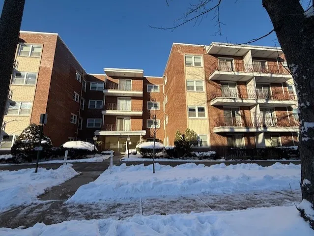 $1,585 | 5240 Galitz Street, Unit 101, Skokie, IL 60077
