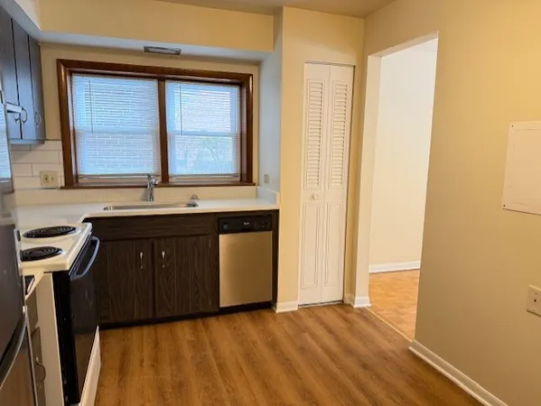 $1,585 | 5240 Galitz Street, Unit 101, Skokie, IL 60077