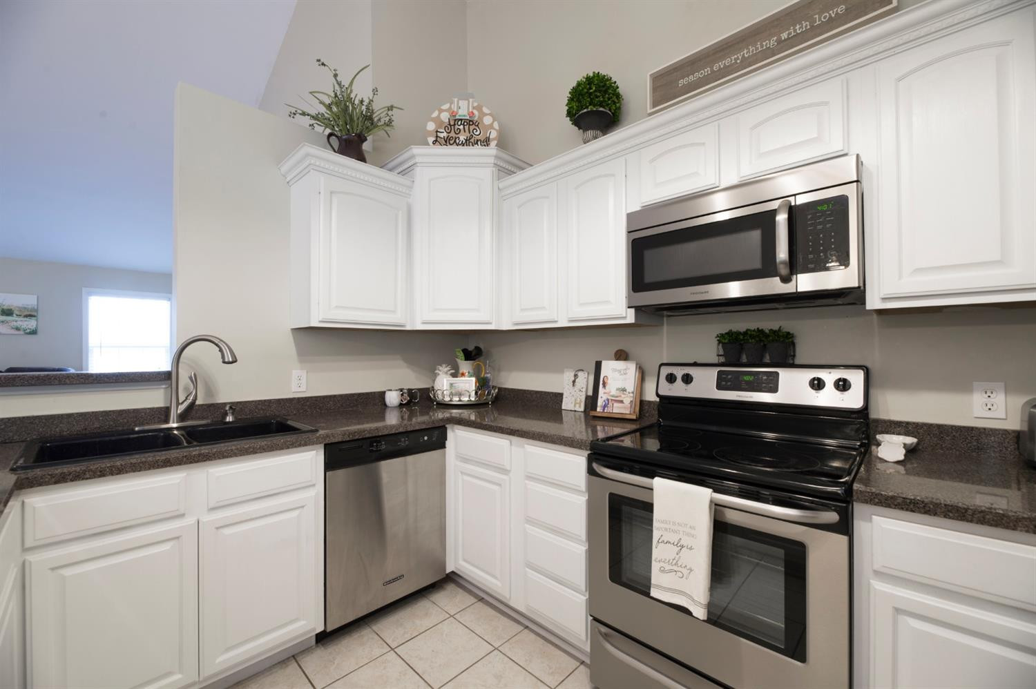 209 Ridgecrest Drive Lancaster, KY 40444 - Photo 12 of 36 The kitchen features gorgeous custom bui