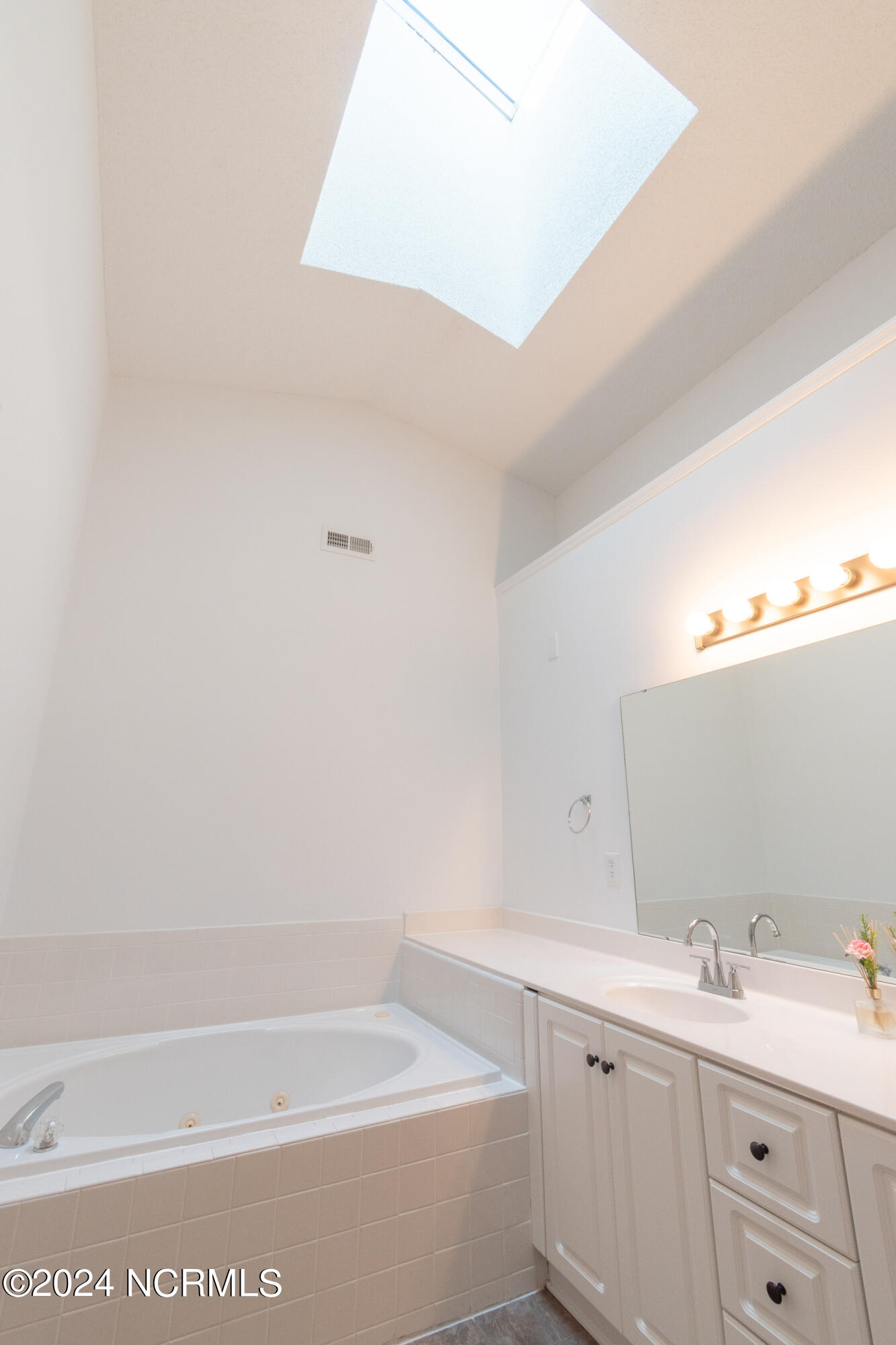 525 Spring Forest Road, Unit E Greenville, NC 27834 - Photo 16 of 24 525-E_Spring_Forest-14