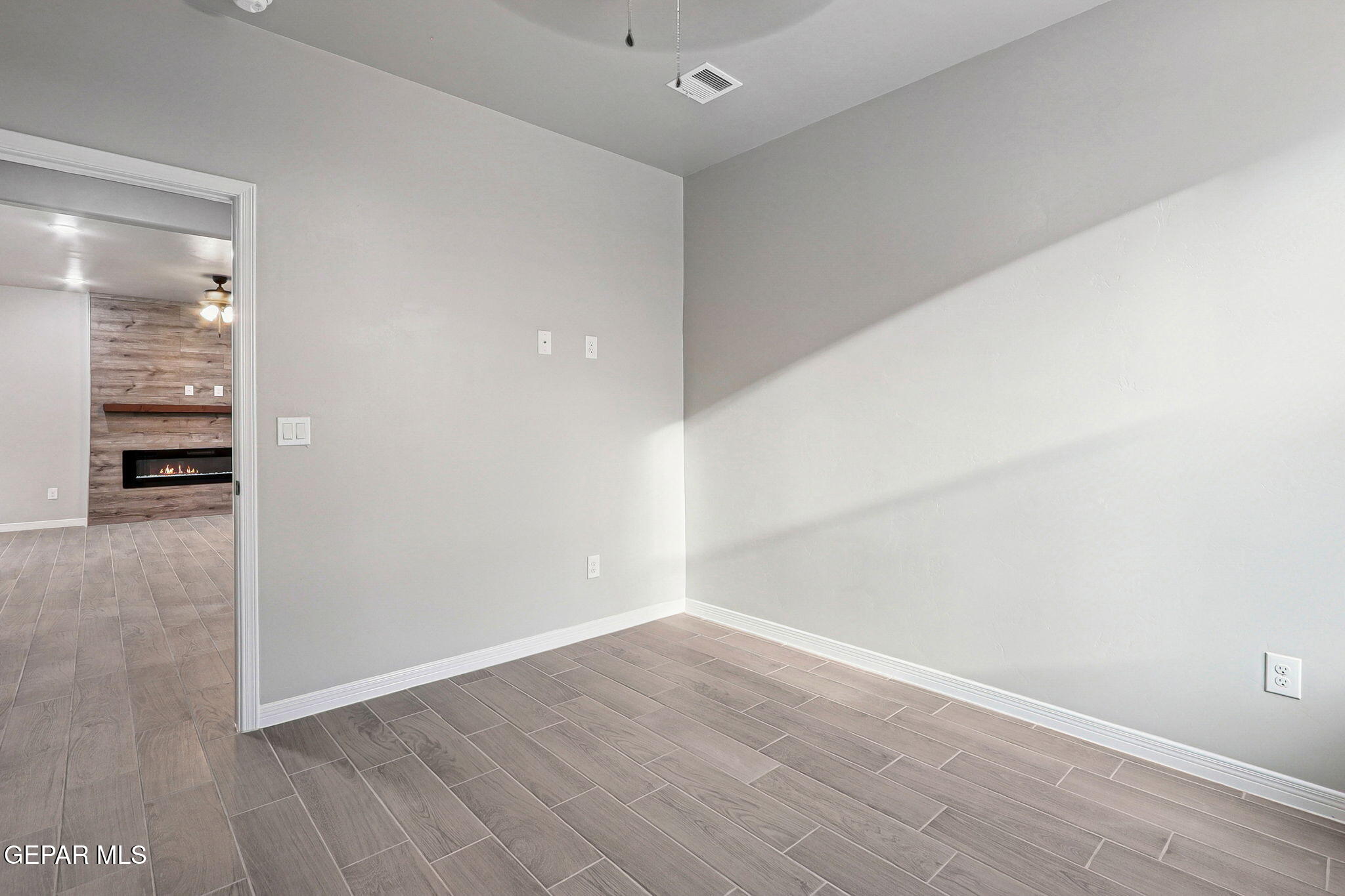 1153 Marquitos Avenue Anthony, NM 88021 - Photo 21 of 40 wooden floor in an empty room