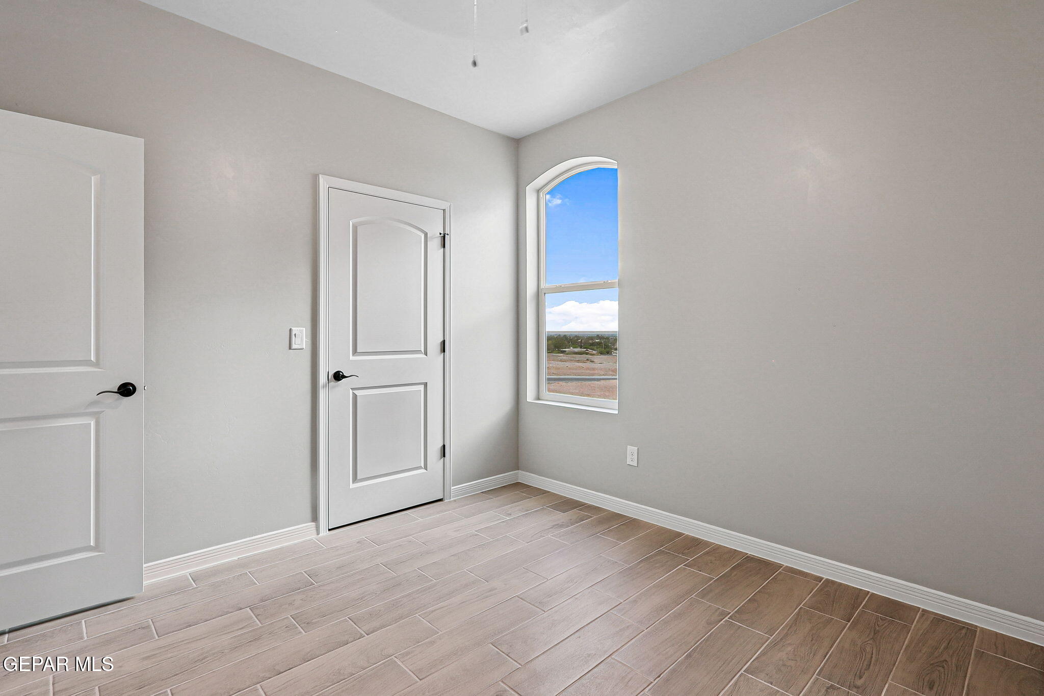1153 Marquitos Avenue Anthony, NM 88021 - Photo 28 of 40 an empty room with windows and closet