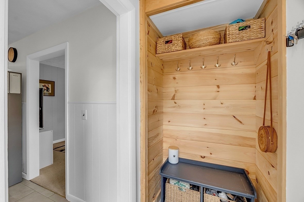 33 Wendover Road Worcester, MA 01606 - Photo 19 of 42 a view of walk in closet